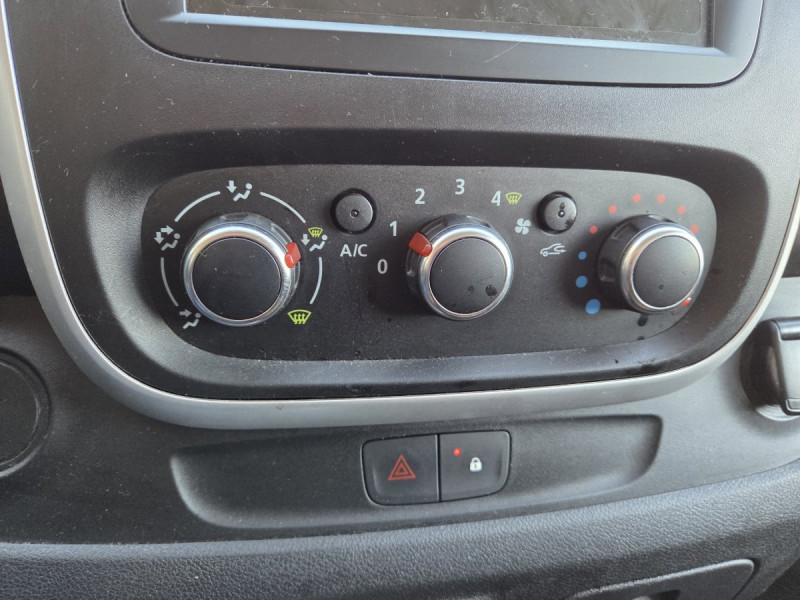 Photo 10 de l'offre de Renault Trafic (3) 12325 euros HT NV FG GCF L1H1 1000 dCi 120 à 14790€ chez Carlyss automobiles Vitré