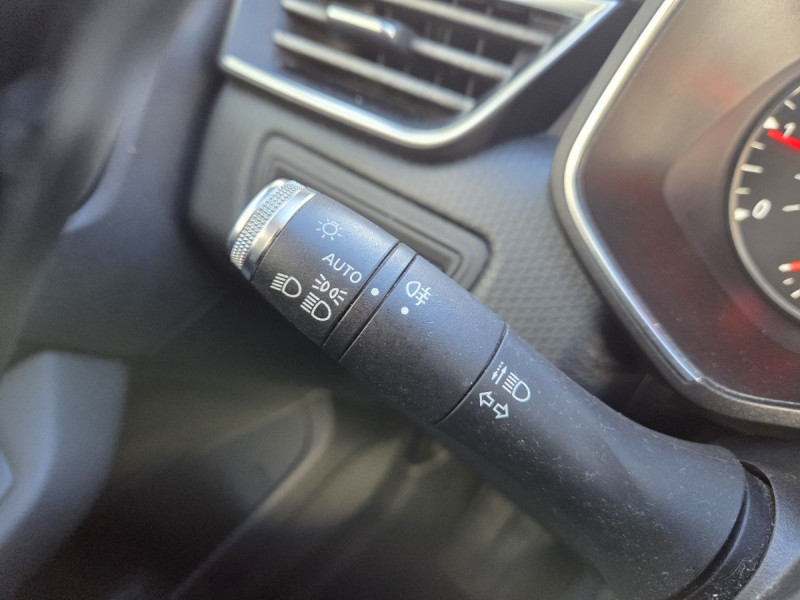 Photo 17 de l'offre de RENAULT Clio (5) Business Blue dCi 85 à 11490€ chez Carlyss automobiles Vitré