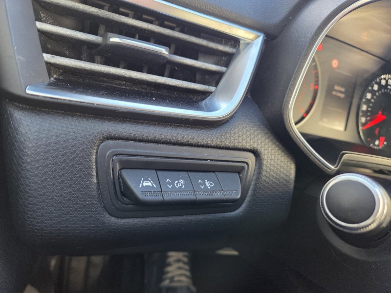 Photo 19 de l'offre de RENAULT Clio (5) Business Blue dCi 85 à 11490€ chez Carlyss automobiles Vitré