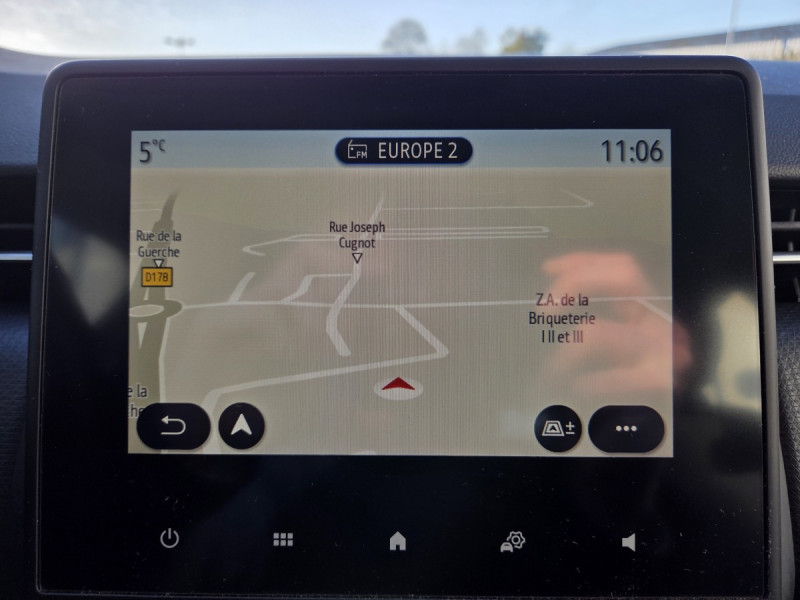 Photo 9 de l'offre de RENAULT Clio (5) Business Blue dCi 85 à 11490€ chez Carlyss automobiles Vitré