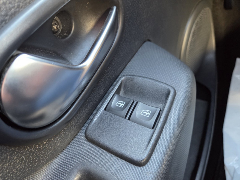 Photo 12 de l'offre de Dacia Sandero (2) Stepway Ambiance TCe 90 E6 à 8490€ chez Carlyss automobiles Vitré