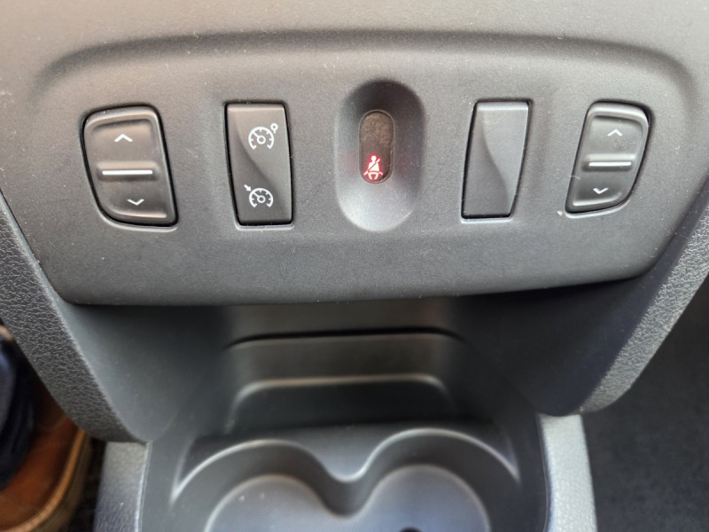 Photo 14 de l'offre de Dacia Sandero (2) Ambiance TCe 90 E6 à 9990€ chez Carlyss automobiles Vitré