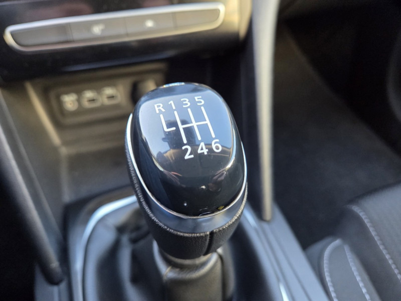 Photo 17 de l'offre de Renault Mégane Berline (4) Business TCe 115 FAP -21N à 15990€ chez Carlyss automobiles Vitré