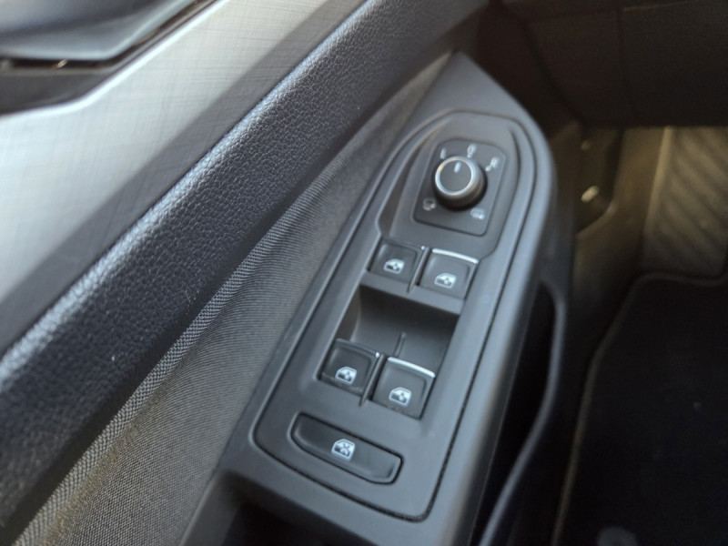 Photo 22 de l'offre de Volkswagen Golf (8) 1.0 TSI OPF 110 BVM6 Life Busi à 17990€ chez Carlyss automobiles Vitré