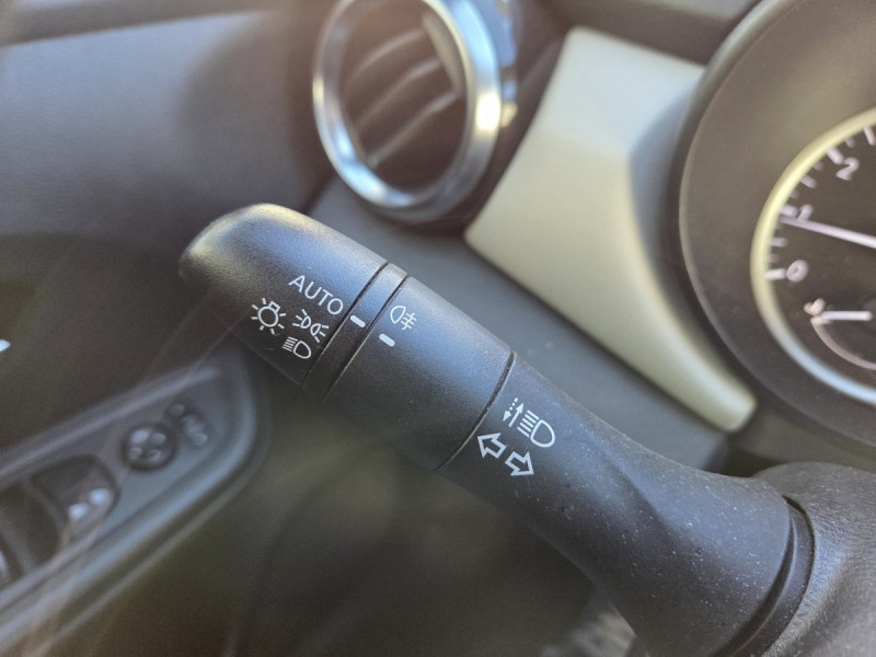 Photo 16 de l'offre de Nissan Micra (5) IG-T 100 Business Edition à 11790€ chez Carlyss automobiles Vitré