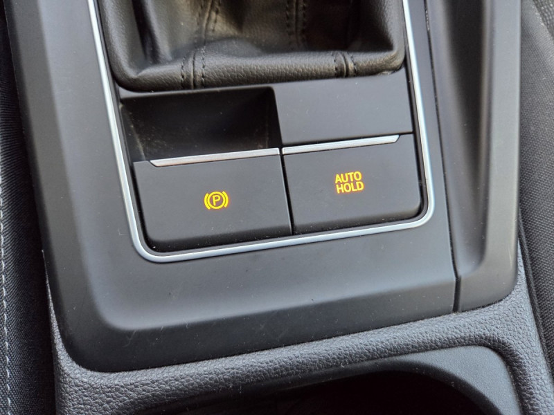 Photo 23 de l'offre de Volkswagen Golf (8) 1.0 TSI OPF 110 BVM6 Life Busi à 17990€ chez Carlyss automobiles Vitré