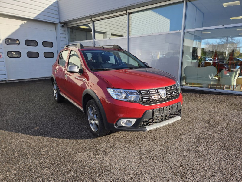 Photo 1 de l'offre de Dacia Sandero (2) Stepway Ambiance TCe 90 E6 à 8490€ chez Carlyss automobiles Vitré