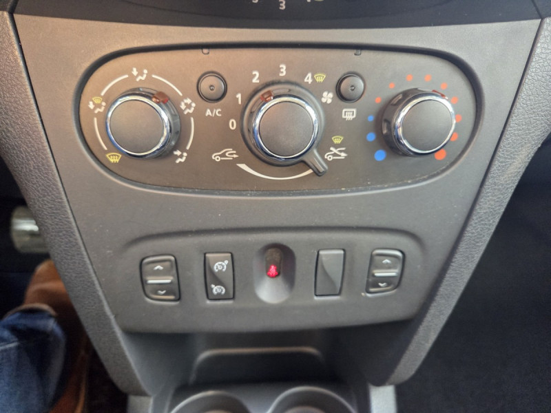 Photo 9 de l'offre de Dacia Sandero (2) Ambiance TCe 90 E6 à 9990€ chez Carlyss automobiles Vitré