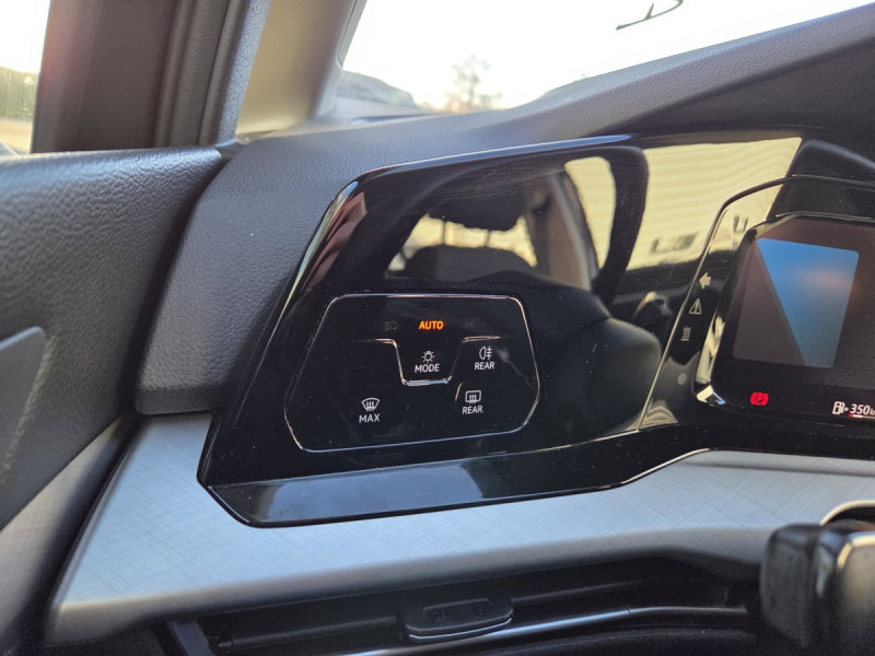 Photo 21 de l'offre de Volkswagen Golf (8) 1.0 TSI OPF 110 BVM6 Life Busi à 17990€ chez Carlyss automobiles Vitré