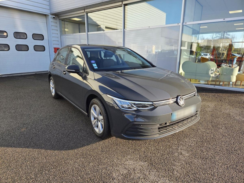 Photo 1 de l'offre de Volkswagen Golf (8) 1.0 TSI OPF 110 BVM6 Life Busi à 17990€ chez Carlyss automobiles Vitré