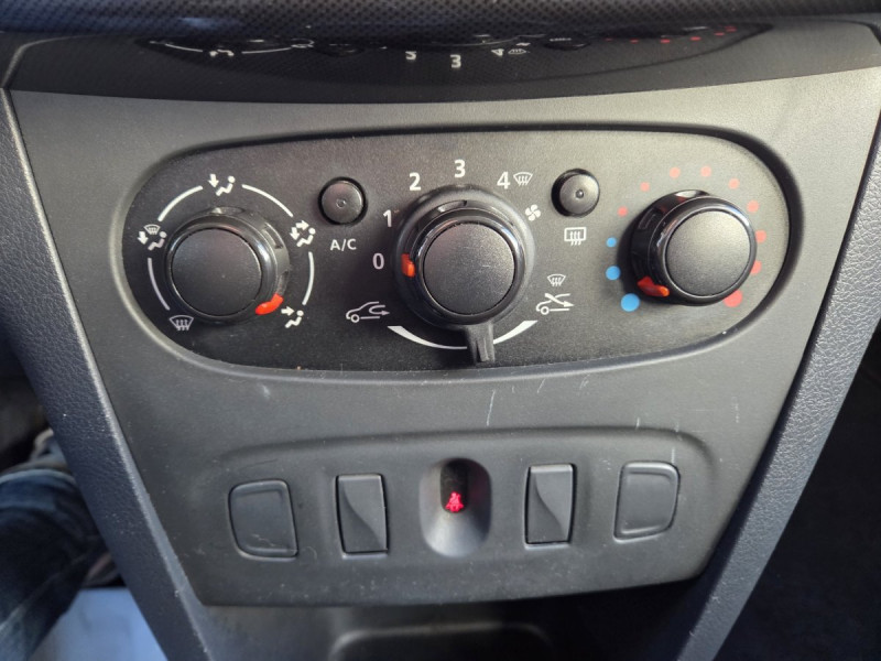 Photo 10 de l'offre de Dacia Sandero (2) Stepway Ambiance TCe 90 E6 à 8490€ chez Carlyss automobiles Vitré