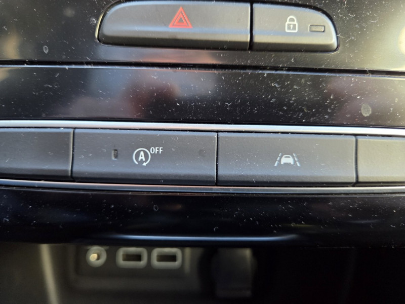 Photo 14 de l'offre de Renault Mégane Berline (4) Business TCe 115 FAP -21N à 15990€ chez Carlyss automobiles Vitré