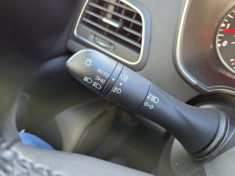 Photo 18 de l'offre de Renault Mégane Berline (4) Business TCe 115 FAP -21N à 15990€ chez Carlyss automobiles Vitré