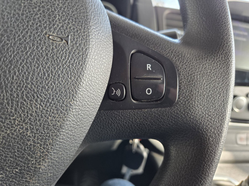 Photo 15 de l'offre de Renault Trafic (3) 18325 euros HT FG GCF L1H1 1200 Energy dCi 145 EDC à 21990€ chez Carlyss automobiles Vitré