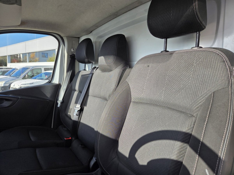 Photo 9 de l'offre de Renault Trafic (3) 18325 euros HT FG GCF L1H1 1200 Energy dCi 145 EDC à 21990€ chez Carlyss automobiles Vitré