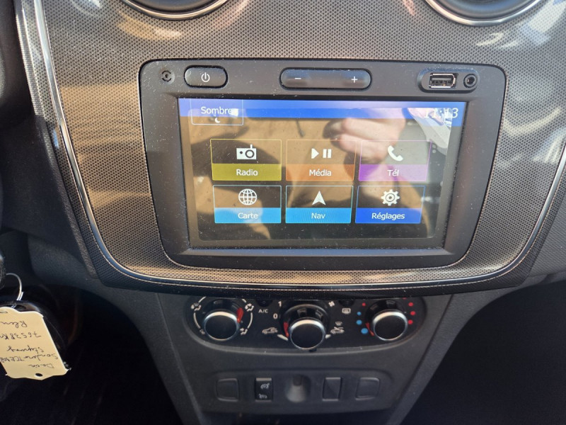 Photo 8 de l'offre de Dacia Sandero (2) Stepway TCe 90 à 10790€ chez Carlyss automobiles Vitré