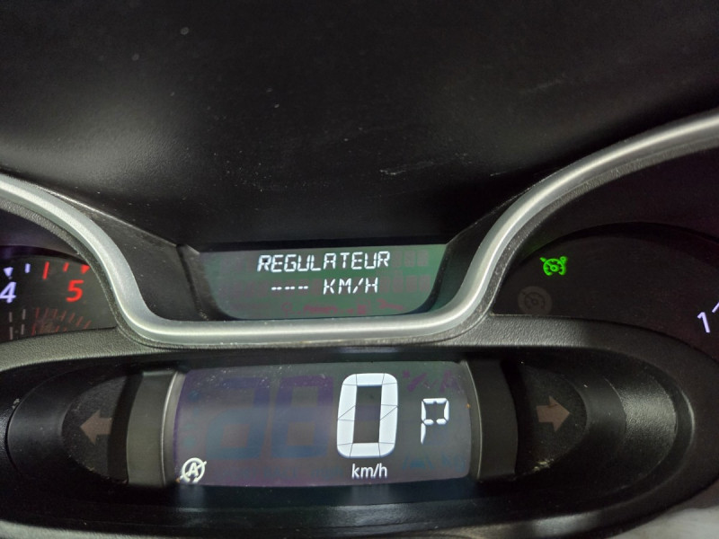 Photo 13 de l'offre de Renault Trafic (3) 18325 euros HT FG GCF L1H1 1200 Energy dCi 145 EDC à 21990€ chez Carlyss automobiles Vitré