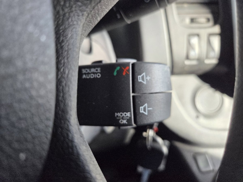 Photo 16 de l'offre de Renault Trafic (3) 18325 euros HT FG GCF L1H1 1200 Energy dCi 145 EDC à 21990€ chez Carlyss automobiles Vitré