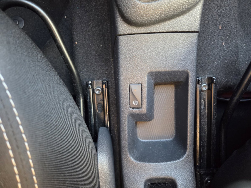 Photo 10 de l'offre de Dacia Sandero (2) SL Music TCe 90 E6 Easy-R à 10490€ chez Carlyss automobiles Vitré