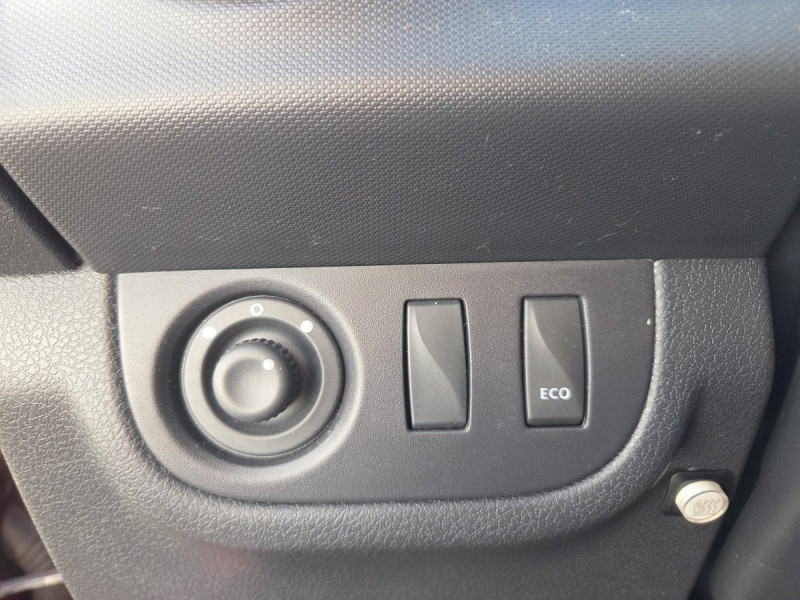 Photo 15 de l'offre de Dacia Sandero (2) SL Music TCe 90 E6 Easy-R à 10490€ chez Carlyss automobiles Vitré