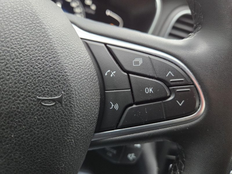 Photo 18 de l'offre de Renault Mégane Berline (4) evolution Blue dCi 115 à 14490€ chez Carlyss automobiles Vitré