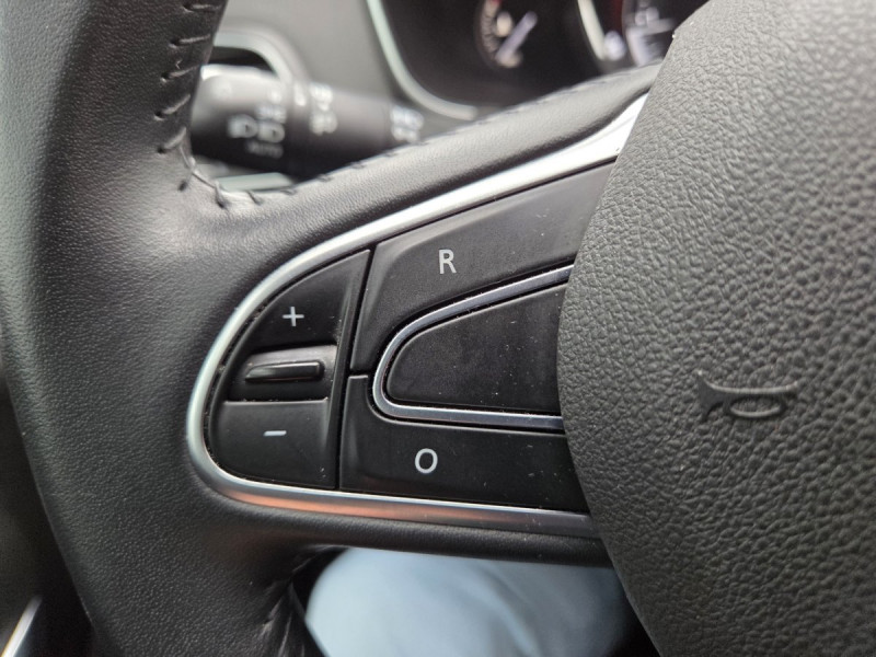 Photo 17 de l'offre de Renault Mégane Berline (4) Business Blue dCi 115 à 11990€ chez Carlyss automobiles Vitré