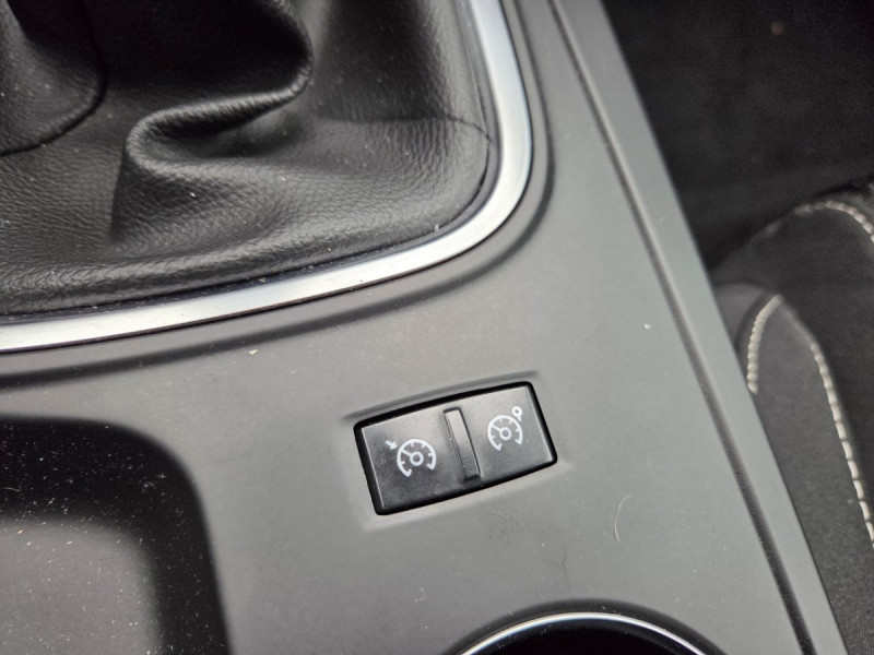 Photo 14 de l'offre de Renault Mégane Berline (4) Business Blue dCi 115 à 11990€ chez Carlyss automobiles Vitré