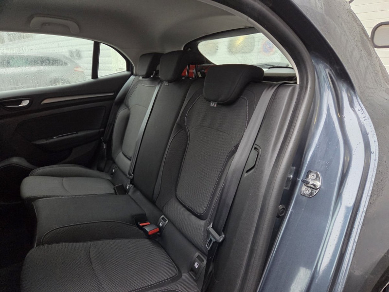Photo 7 de l'offre de Renault Mégane Berline (4) evolution Blue dCi 115 EDC à 14290€ chez Carlyss automobiles Vitré