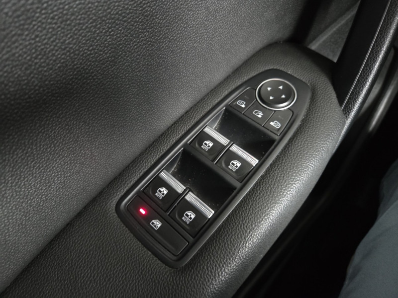 Photo 18 de l'offre de Renault Captur (2) Intens E-TECH Plug-in 160 -21 à 17990€ chez Carlyss automobiles Vitré