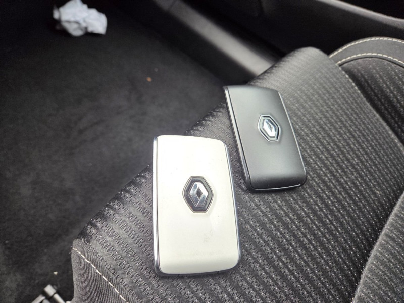 Photo 13 de l'offre de Renault Mégane Berline (4) Business Blue dCi 115 à 11990€ chez Carlyss automobiles Vitré