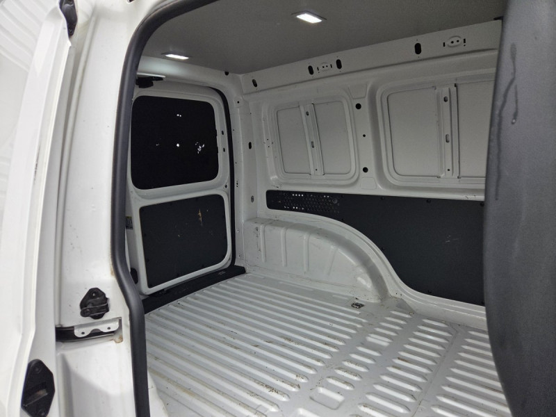 Photo 18 de l'offre de Volkswagen Caddy Van (4) 2.0 TDI 102 Business Line Plus à 13490€ chez Carlyss automobiles Vitré