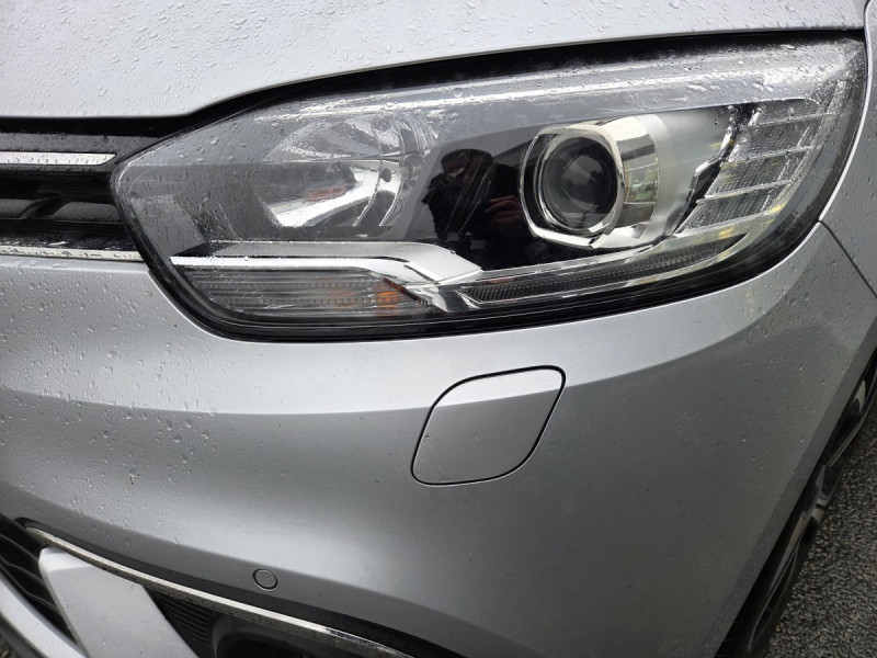 Photo 6 de l'offre de Renault Scénic (4) Intens Energy dCi 110 EDC à 13990€ chez Carlyss automobiles Vitré