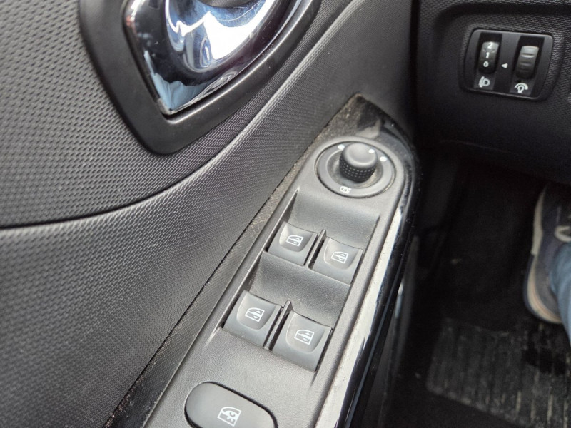 Photo 16 de l'offre de RENAULT Captur Intens Energy TCe 90 eco2 à 9990€ chez Carlyss automobiles Vitré