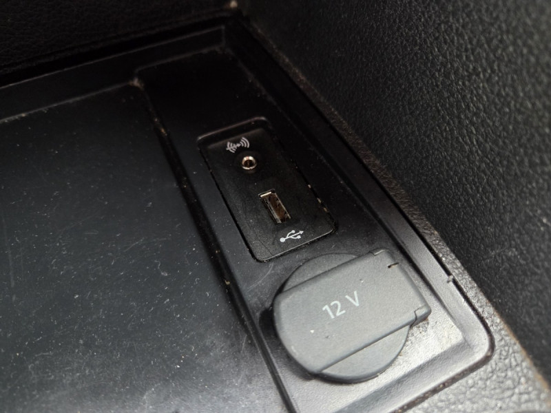 Photo 16 de l'offre de Volkswagen Caddy Van (4) 2.0 TDI 102 Business Line Plus à 13490€ chez Carlyss automobiles Vitré