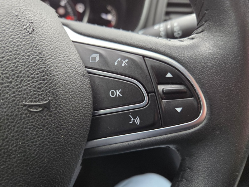 Photo 16 de l'offre de Renault Mégane Berline (4) Business Blue dCi 115 à 11990€ chez Carlyss automobiles Vitré