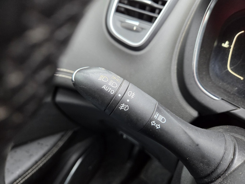 Photo 25 de l'offre de Renault Scénic (4) Intens Energy dCi 110 EDC à 13990€ chez Carlyss automobiles Vitré