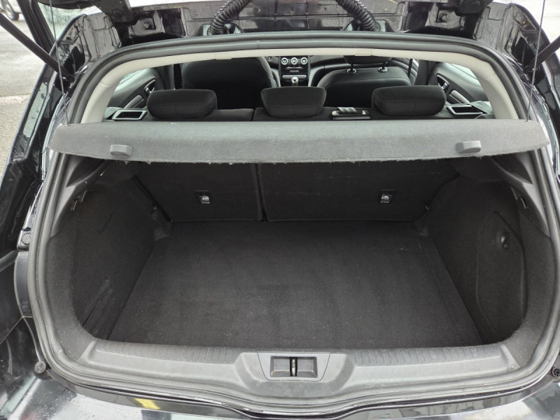 Photo 10 de l'offre de Renault Mégane Berline (4) evolution Blue dCi 115 à 14490€ chez Carlyss automobiles Vitré