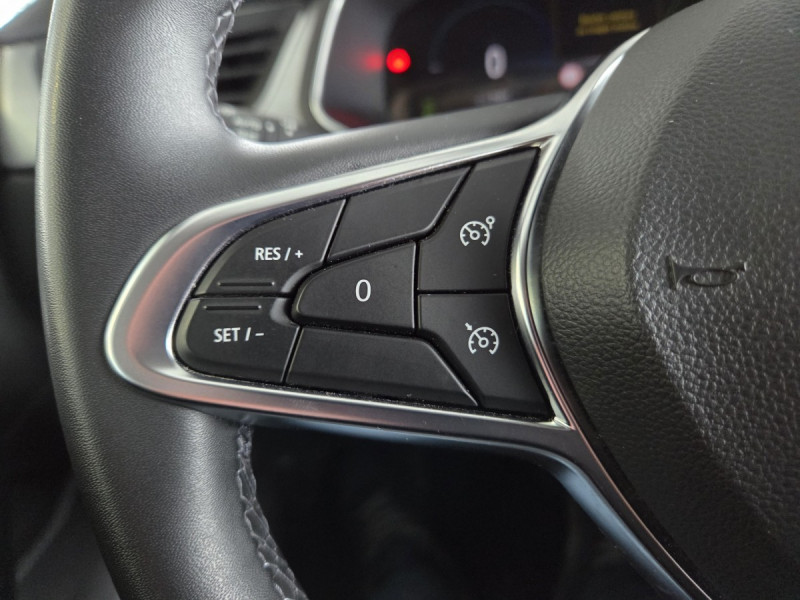 Photo 15 de l'offre de Renault Captur (2) Intens E-TECH Plug-in 160 -21 à 17990€ chez Carlyss automobiles Vitré