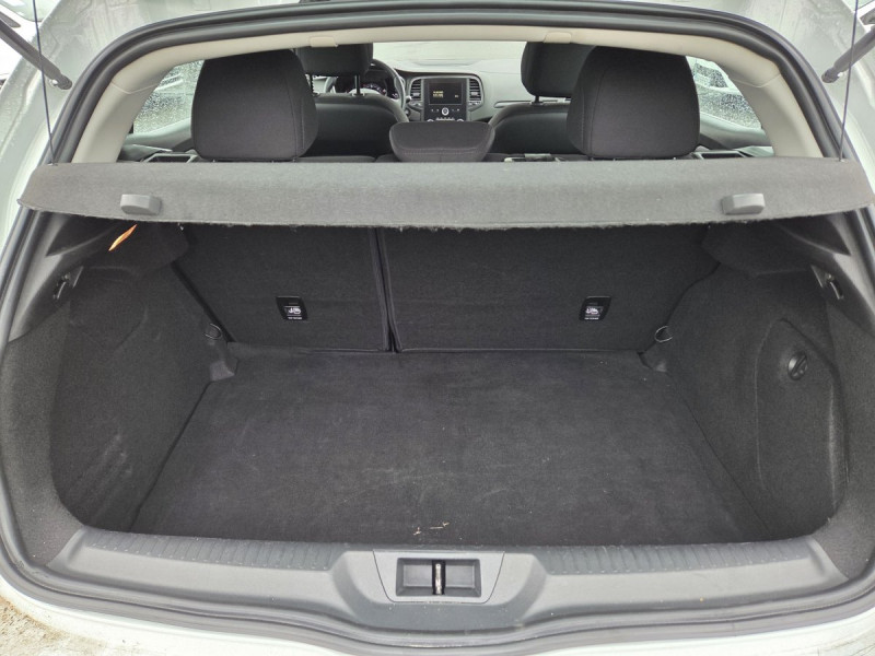 Photo 22 de l'offre de Renault Mégane Berline (4) Business Blue dCi 115 à 11990€ chez Carlyss automobiles Vitré