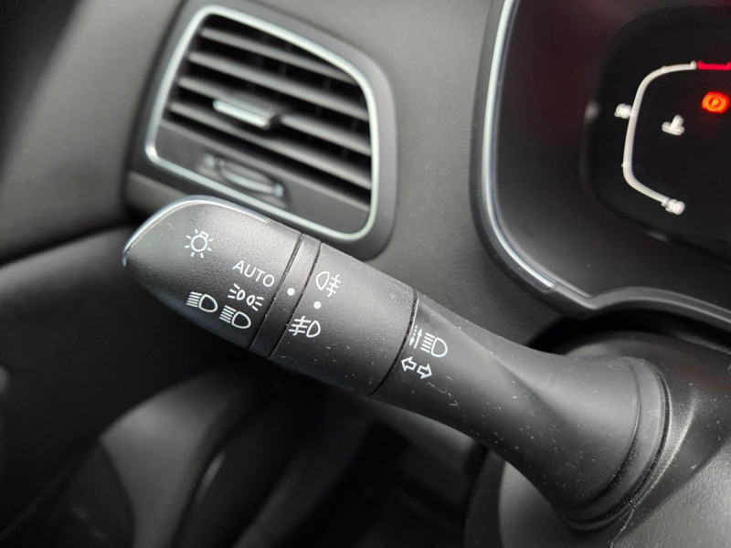 Photo 20 de l'offre de Renault Mégane Berline (4) evolution Blue dCi 115 à 14490€ chez Carlyss automobiles Vitré