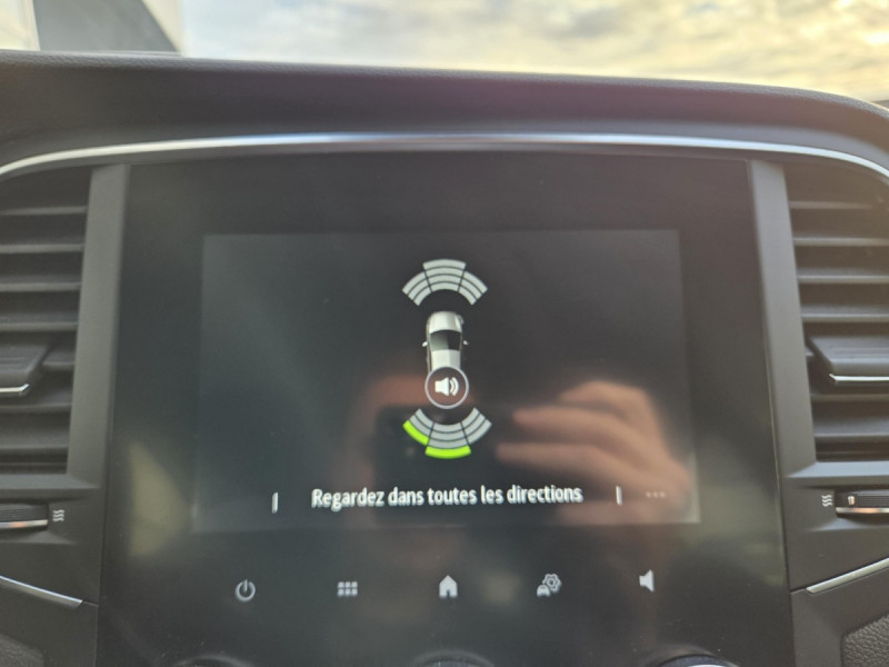 Photo 13 de l'offre de Renault Mégane Estate (4) Business Blue dCi 115 à 12490€ chez Carlyss automobiles Vitré