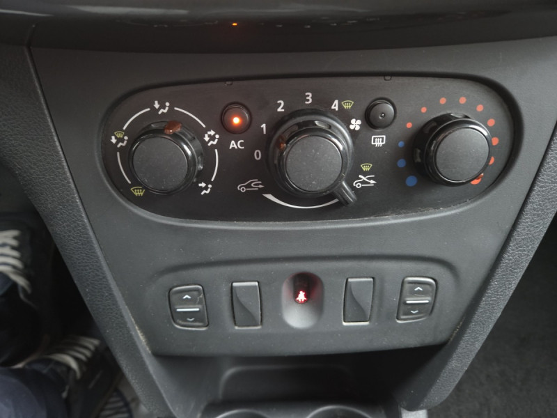 Photo 10 de l'offre de Dacia Sandero (2) Stepway Ambiance dCi 90 à 8290€ chez Carlyss automobiles Vitré