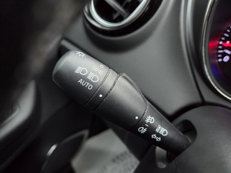 Photo 16 de l'offre de RENAULT Captur Intens dCi 90 à 10490€ chez Carlyss automobiles Vitré