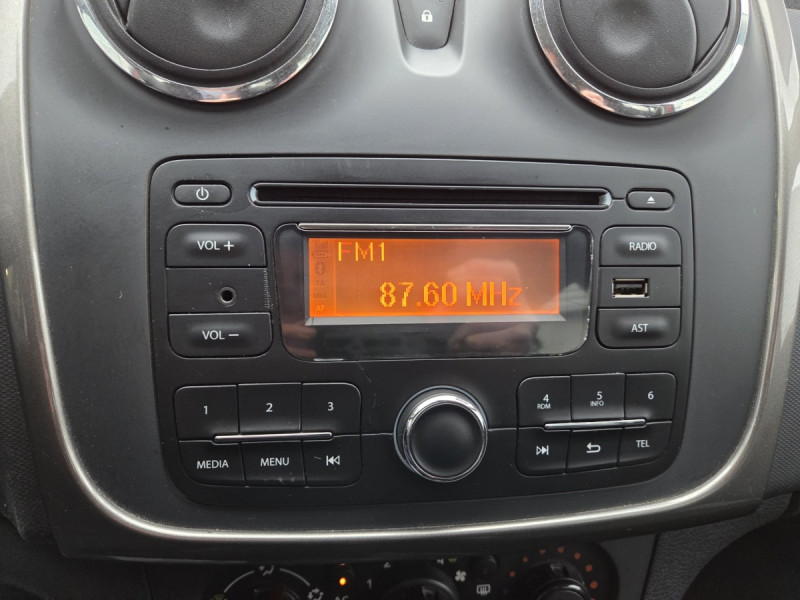 Photo 11 de l'offre de Dacia Sandero (2) Stepway Ambiance dCi 90 à 8290€ chez Carlyss automobiles Vitré