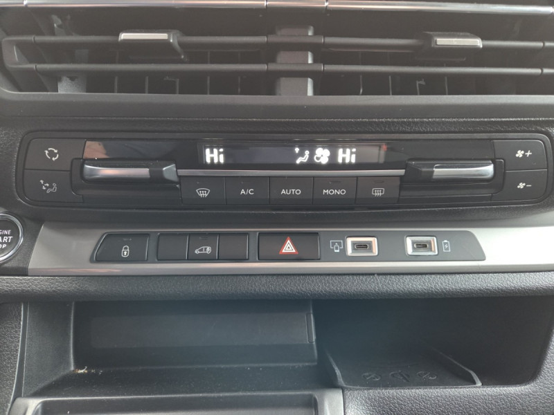 Photo 13 de l'offre de Citroën Jumpy (3) 22075 euros HT Taille M BHDi 145 EAT8 PACK PREM CONNECT à 26490€ chez Carlyss automobiles Vitré