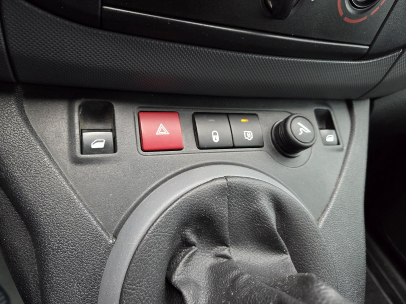 Photo 12 de l'offre de Peugeot Partner (2) 10408 euros HT 1.6 BLUEHDI 100 STANDARD PREMIUM PACK à 12490€ chez Carlyss automobiles Vitré