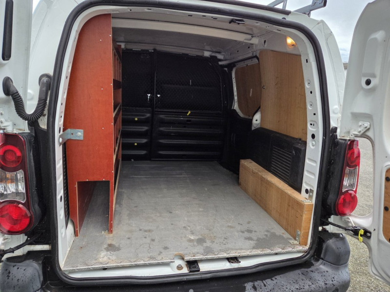 Photo 13 de l'offre de Peugeot Partner (2) 10408 euros HT 1.6 BLUEHDI 100 STANDARD PREMIUM PACK à 12490€ chez Carlyss automobiles Vitré