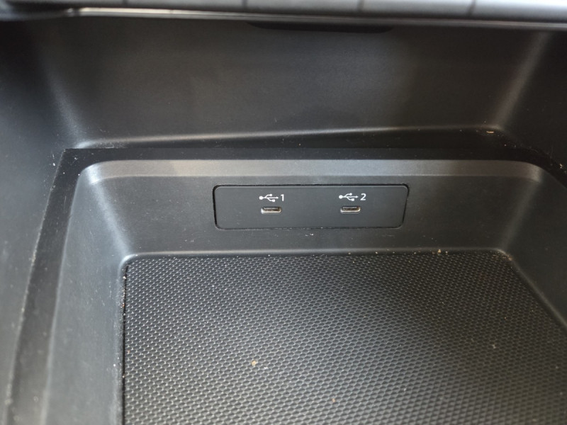 Photo 18 de l'offre de Audi A3 Sportback (4) 30 TDI 116 S Tronic Business Line à 23990€ chez Carlyss automobiles Vitré