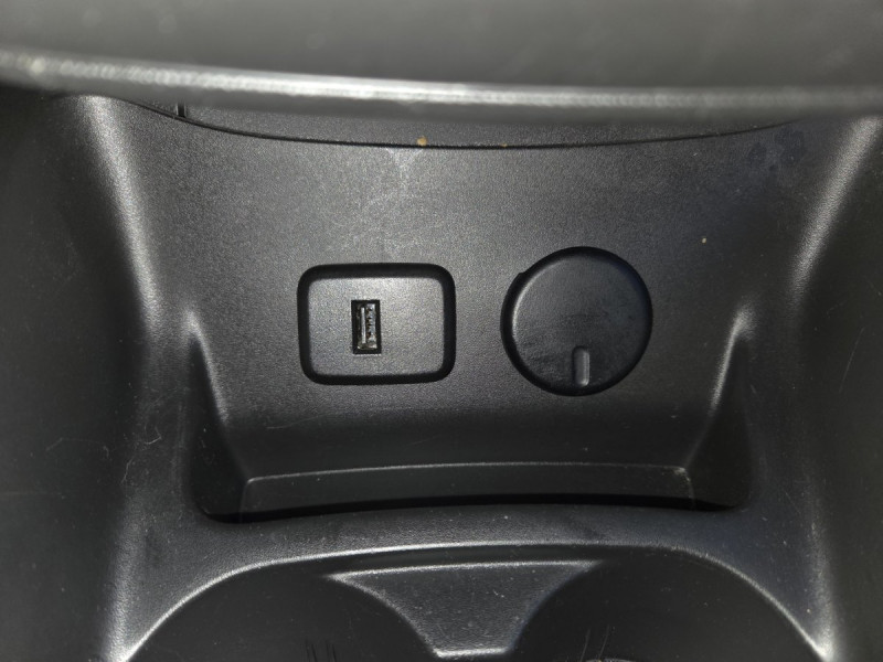 Photo 17 de l'offre de Opel Corsa (5) 1.4 90CH DESIGN 120 ANS à 9990€ chez Carlyss automobiles Vitré