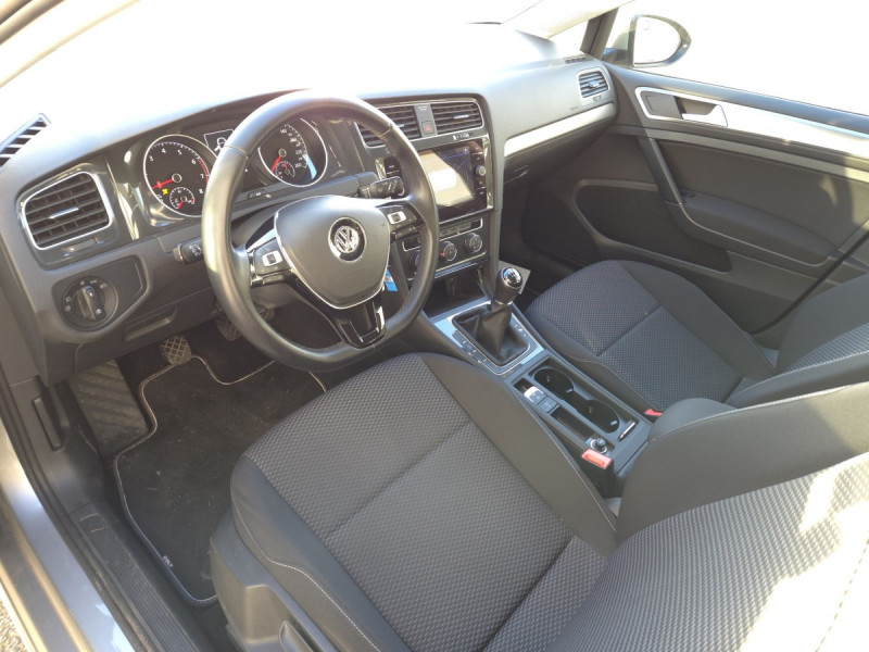 Photo 6 de l'offre de VOLKSWAGEN Golf (7) 1.0 TSI 115 BVM6 Trendline Business BMT à 15490€ chez Carlyss automobiles Vitré